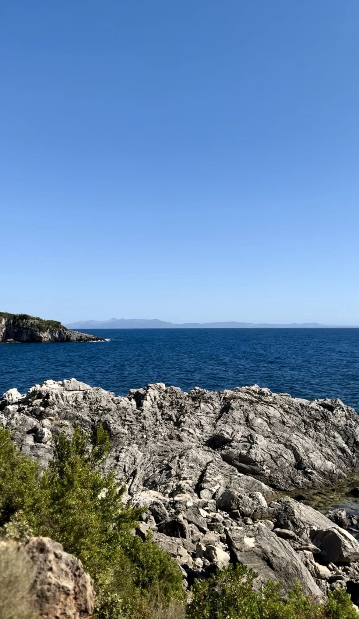 Aquarium Beach Jale  Albania Riviera - suneasy app