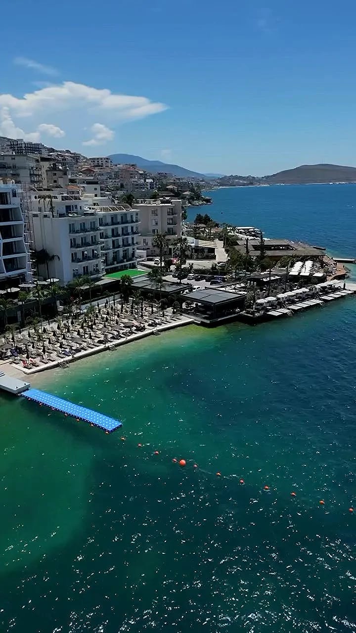 Demi Hotel