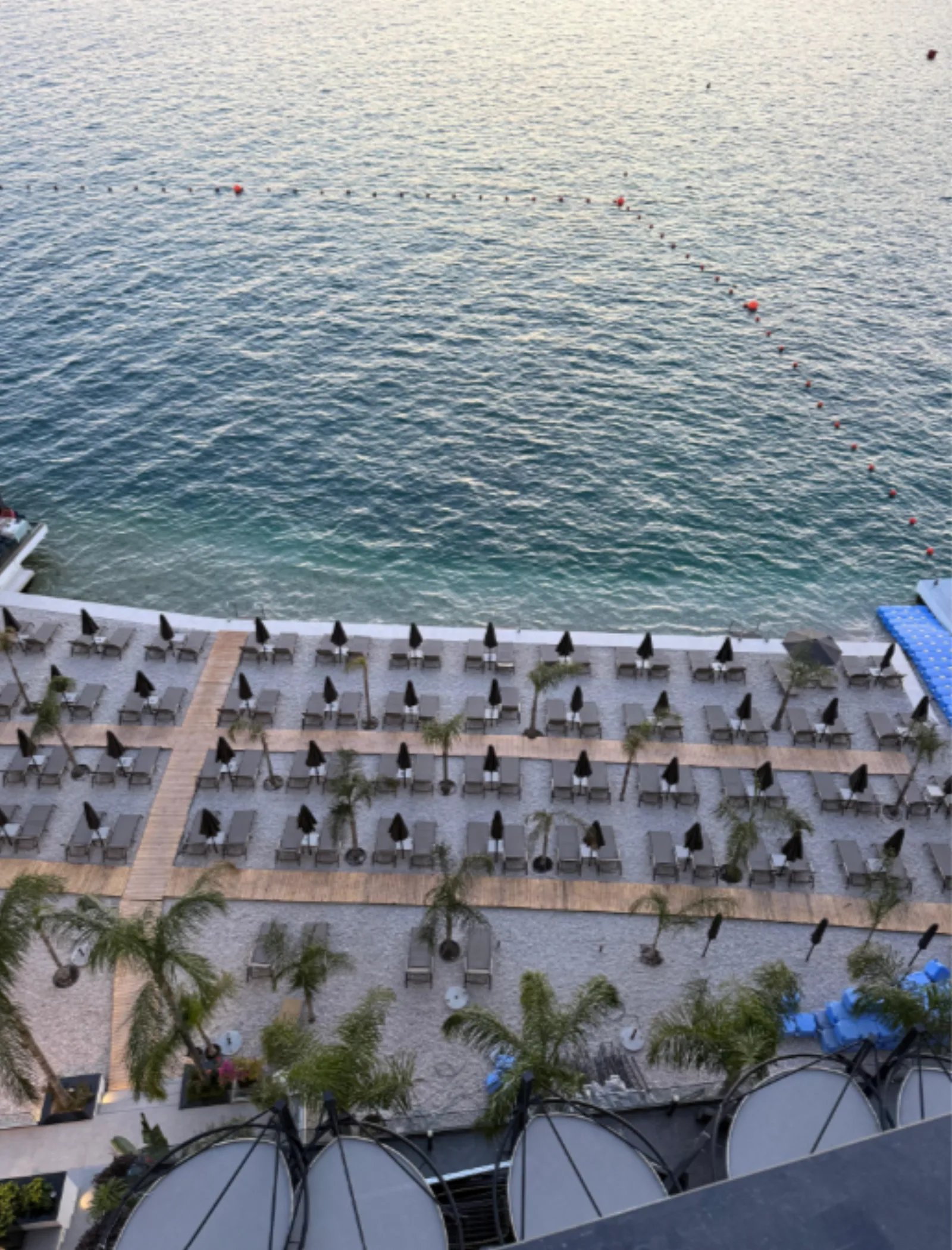 Demi Hotel
